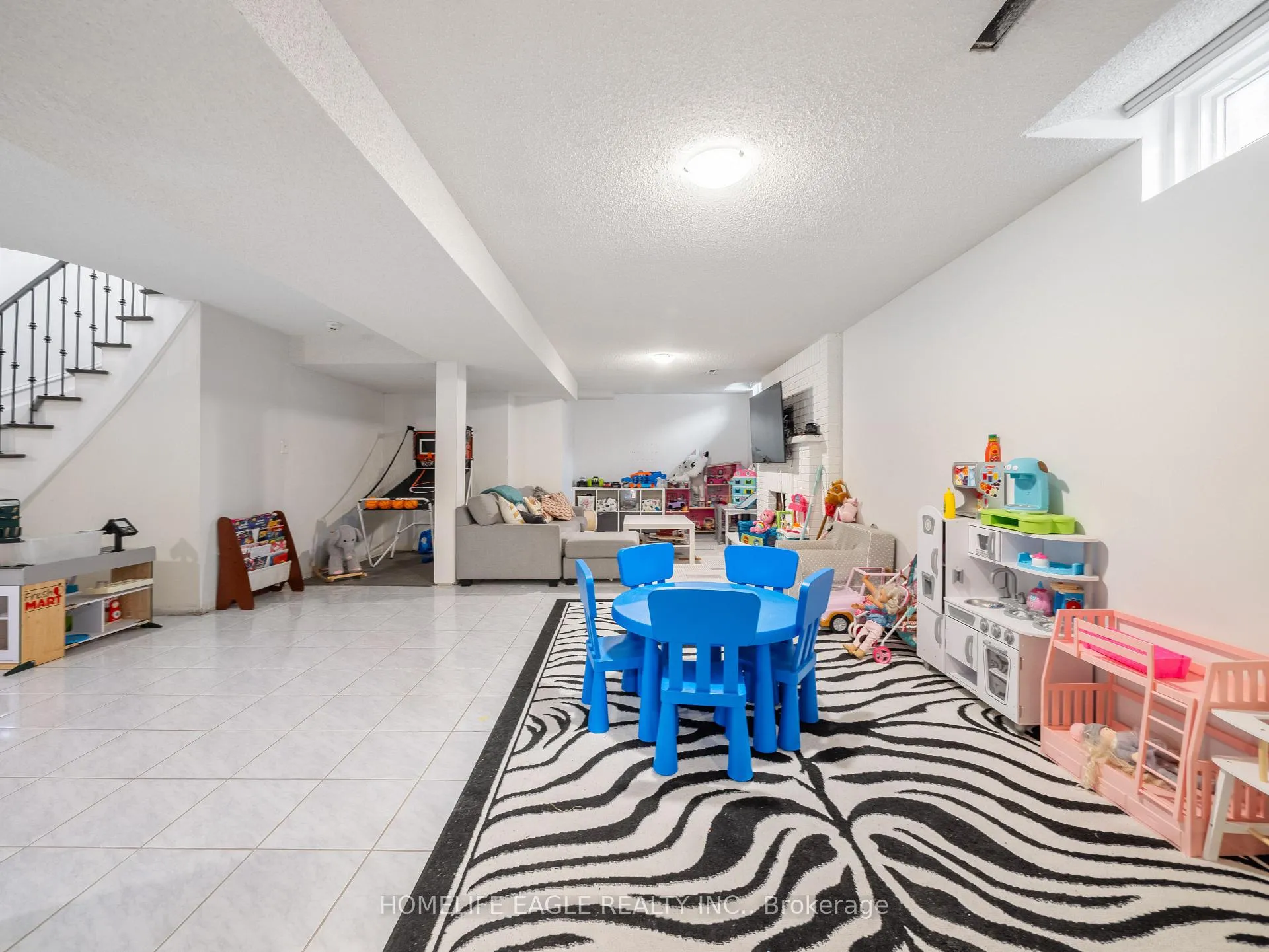 Photo 37 of 26 Whitetail Court, Vaughan, East Woodbridge — HOMEH