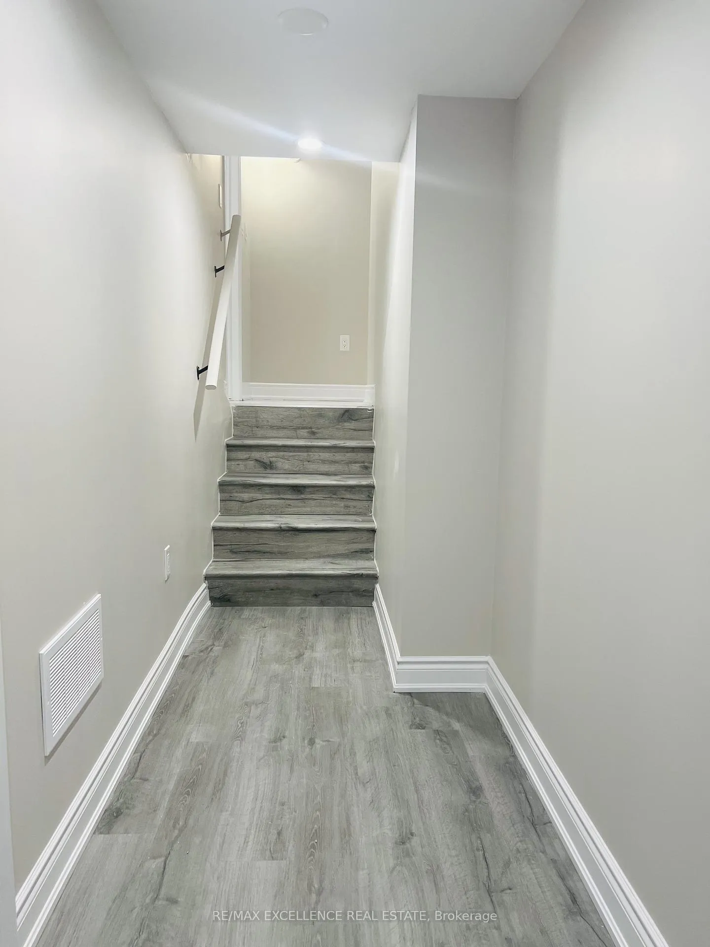 Photo 6 of 104 Meredith Drive, St. Catharines, Carlton/Bunting — HOMEH