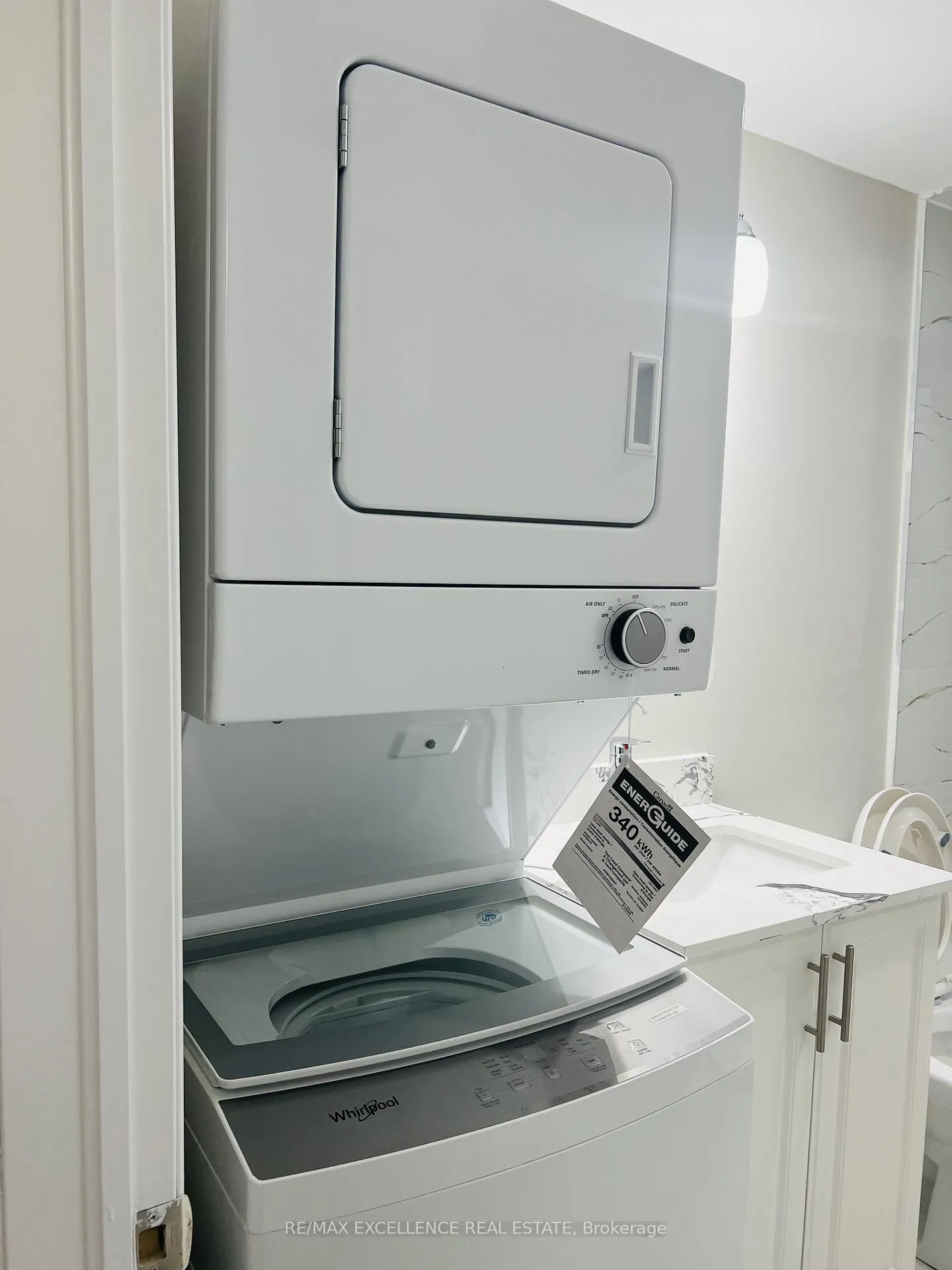 Photo 7 of 104 Meredith Drive, St. Catharines, Carlton/Bunting — HOMEH