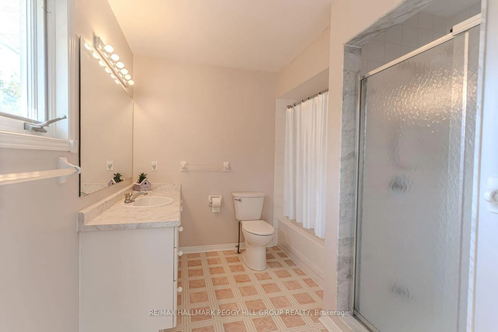 Photo 14 of Unit 402, 40 Museum Drive, Orillia — HOMEH