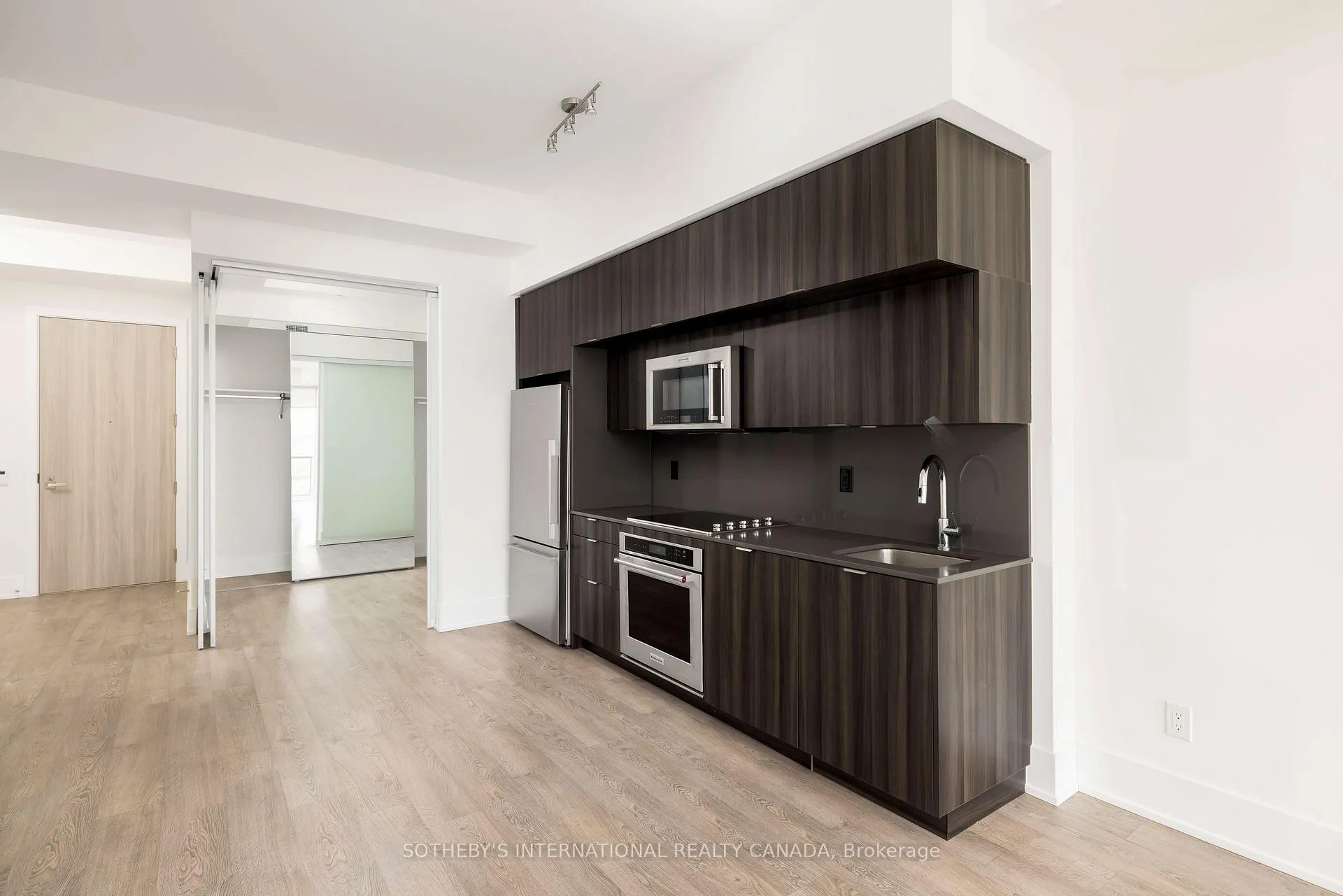 Photo 5 of Unit 819, 80 Vanauley Street, Toronto, Kensington-Chinatown — HOMEH