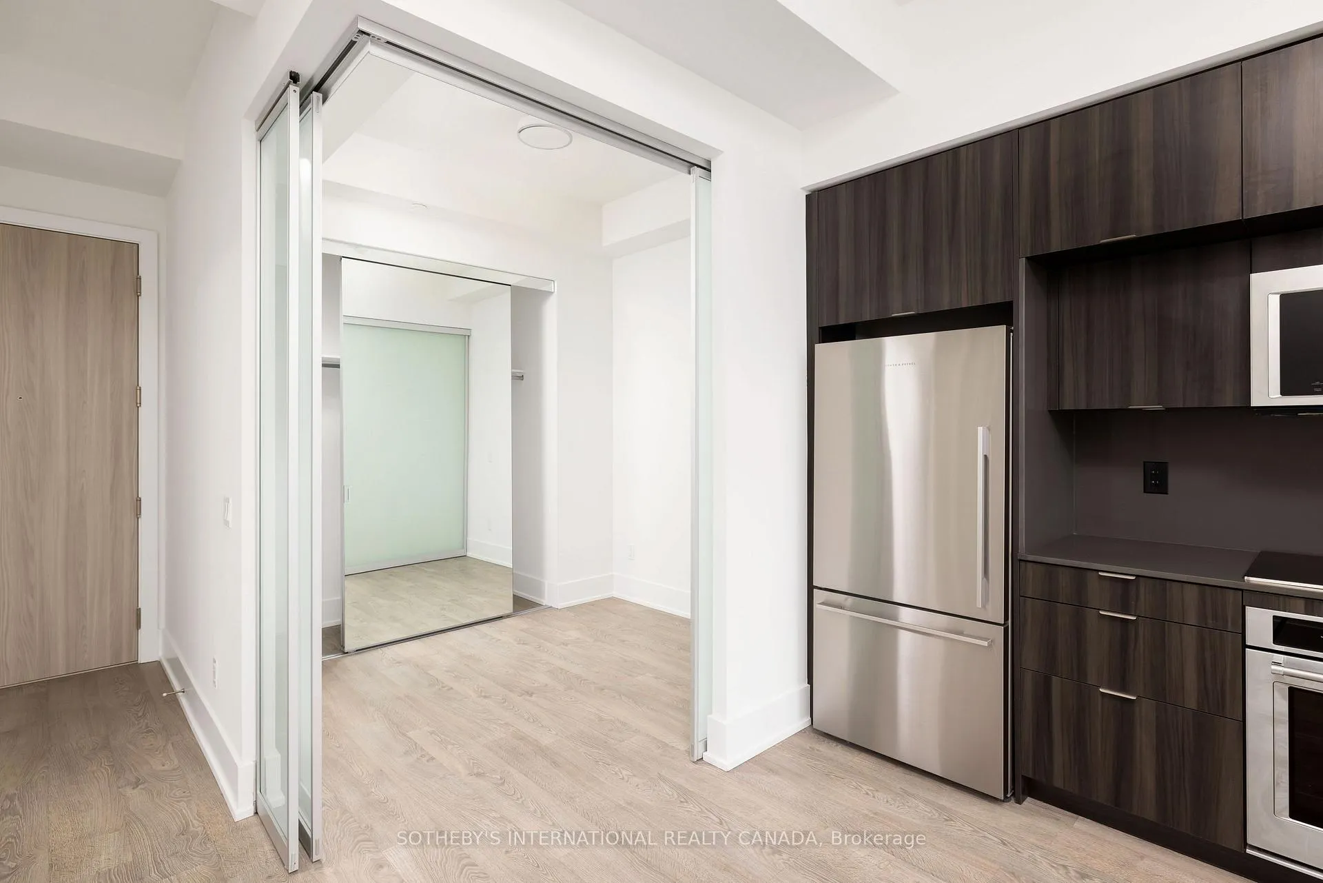 Photo 7 of Unit 819, 80 Vanauley Street, Toronto, Kensington-Chinatown — HOMEH