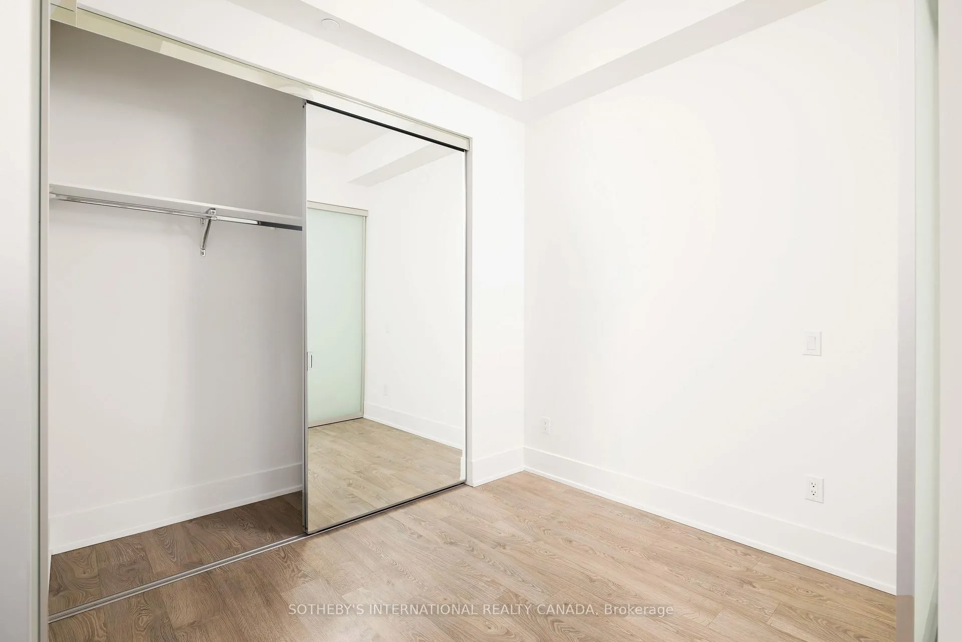 Photo 8 of Unit 819, 80 Vanauley Street, Toronto, Kensington-Chinatown — HOMEH