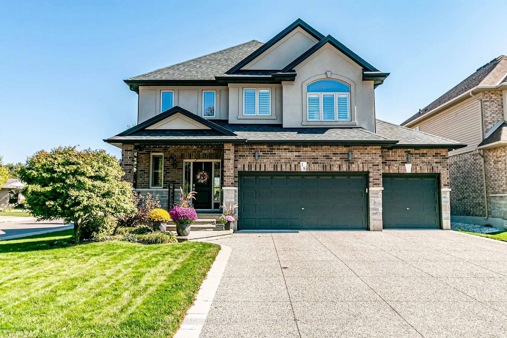 Photo 2 of 19 Purnell Drive, Hamilton, Gilbert — HOMEH