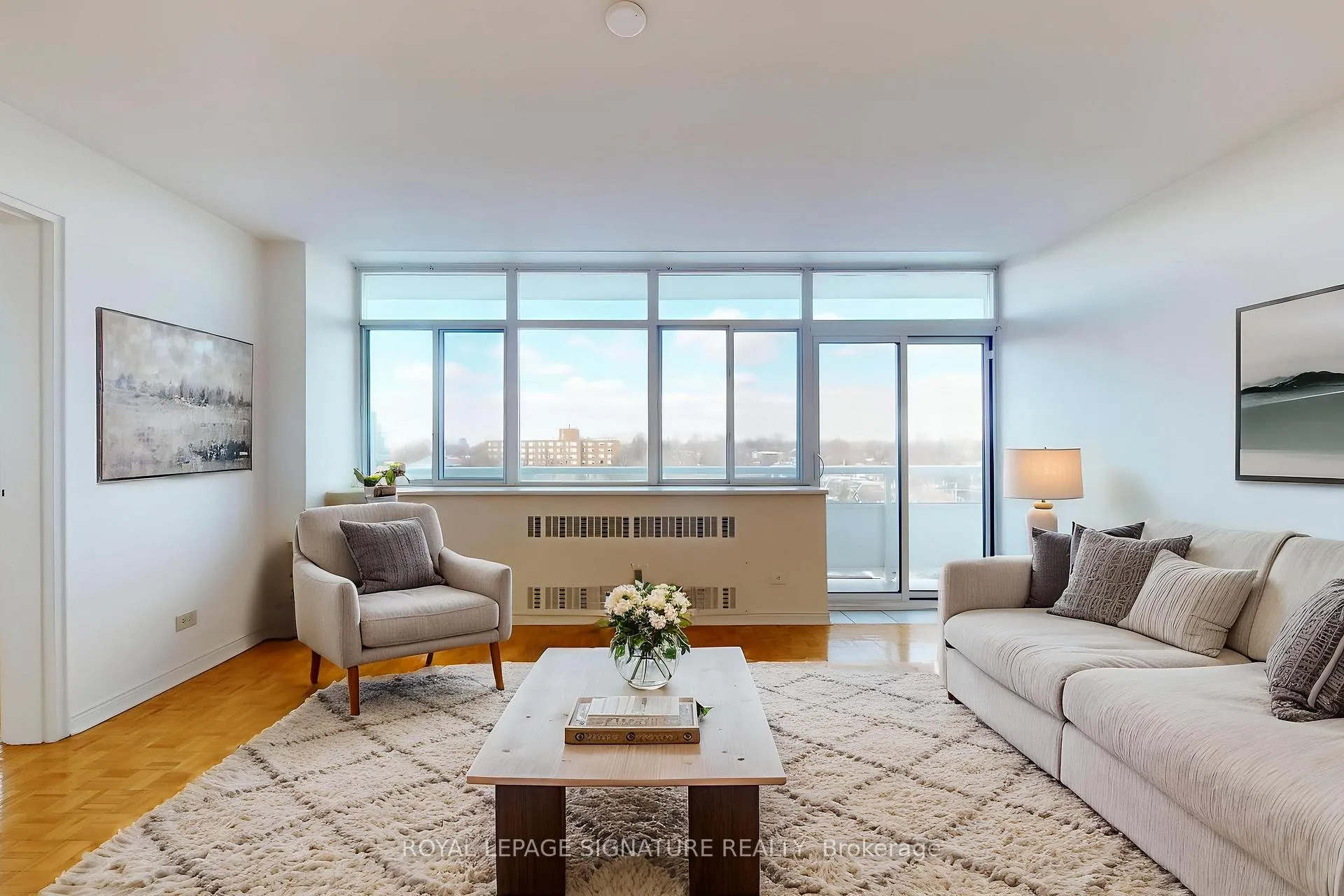 Front of Unit 814, 580 Christie Street