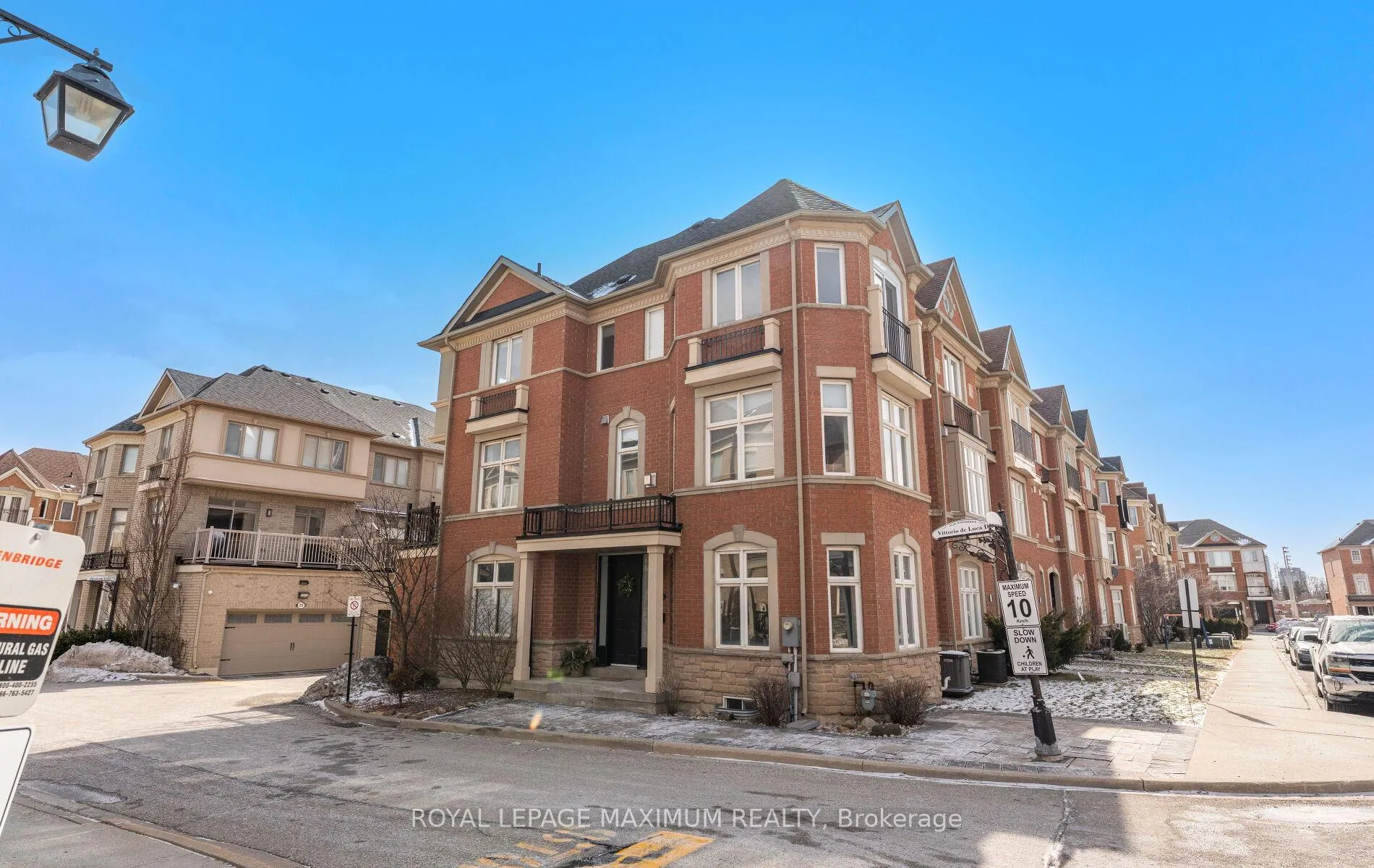 Photo 2 of 25 John Frank Road, Vaughan, East Woodbridge — HOMEH