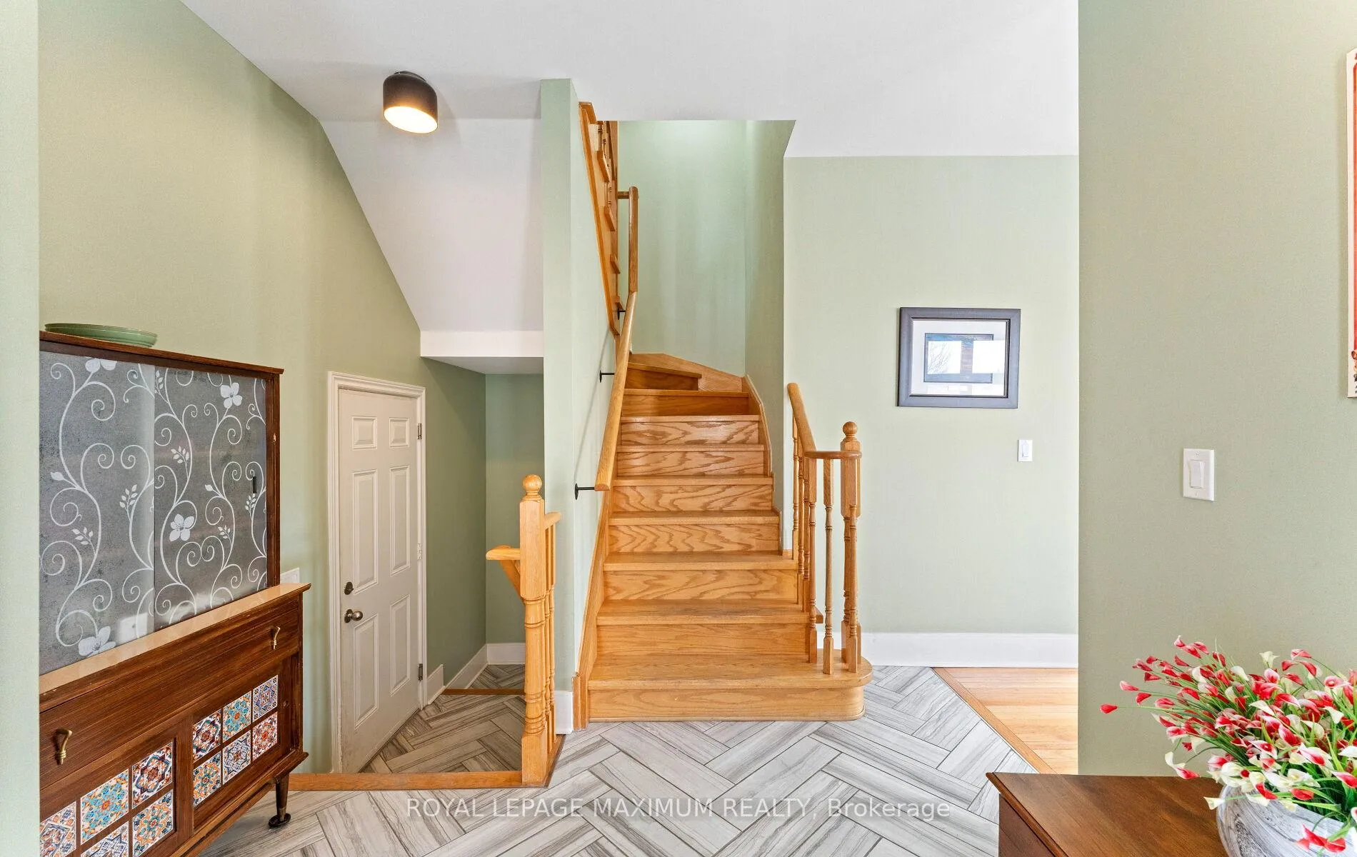 Photo 5 of 25 John Frank Road, Vaughan, East Woodbridge — HOMEH
