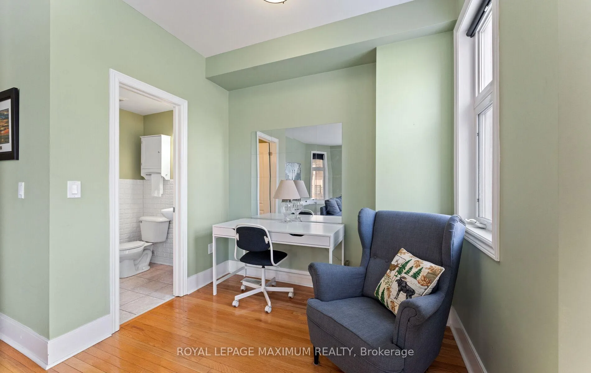 Photo 7 of 25 John Frank Road, Vaughan, East Woodbridge — HOMEH