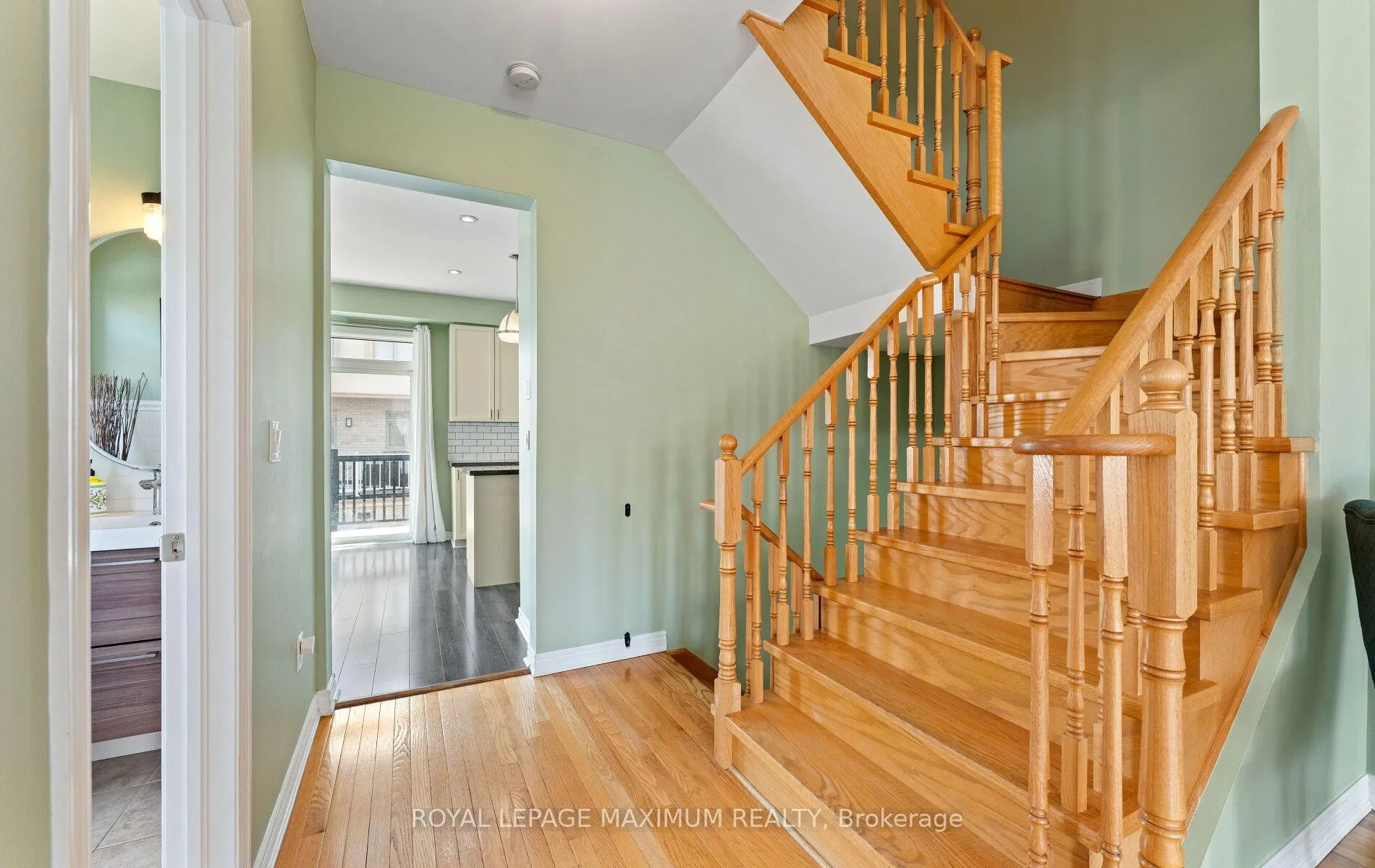 Photo 10 of 25 John Frank Road, Vaughan, East Woodbridge — HOMEH
