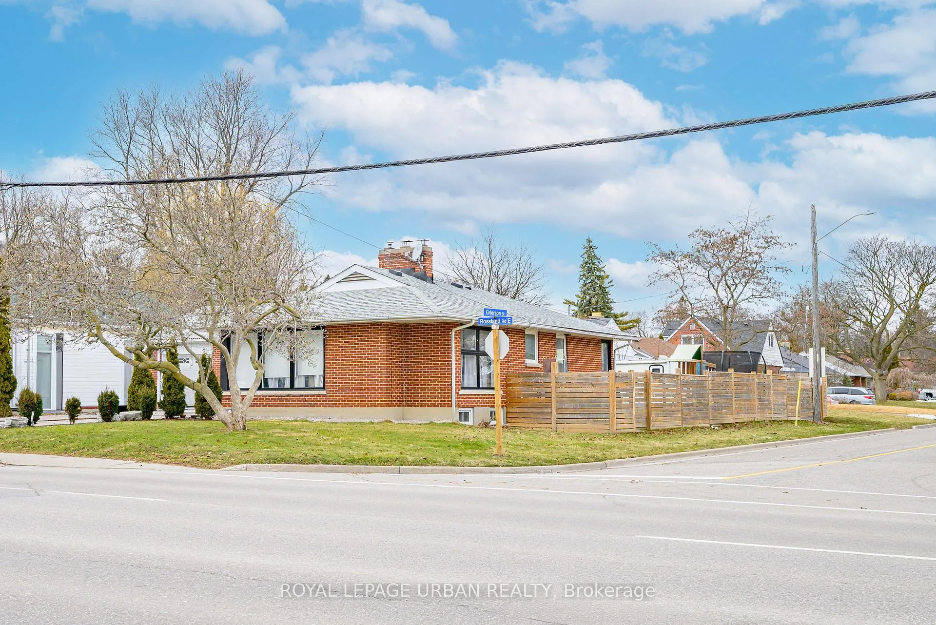 Photo 3 of 92 Rossland Road E, Oshawa, Centennial — HOMEH