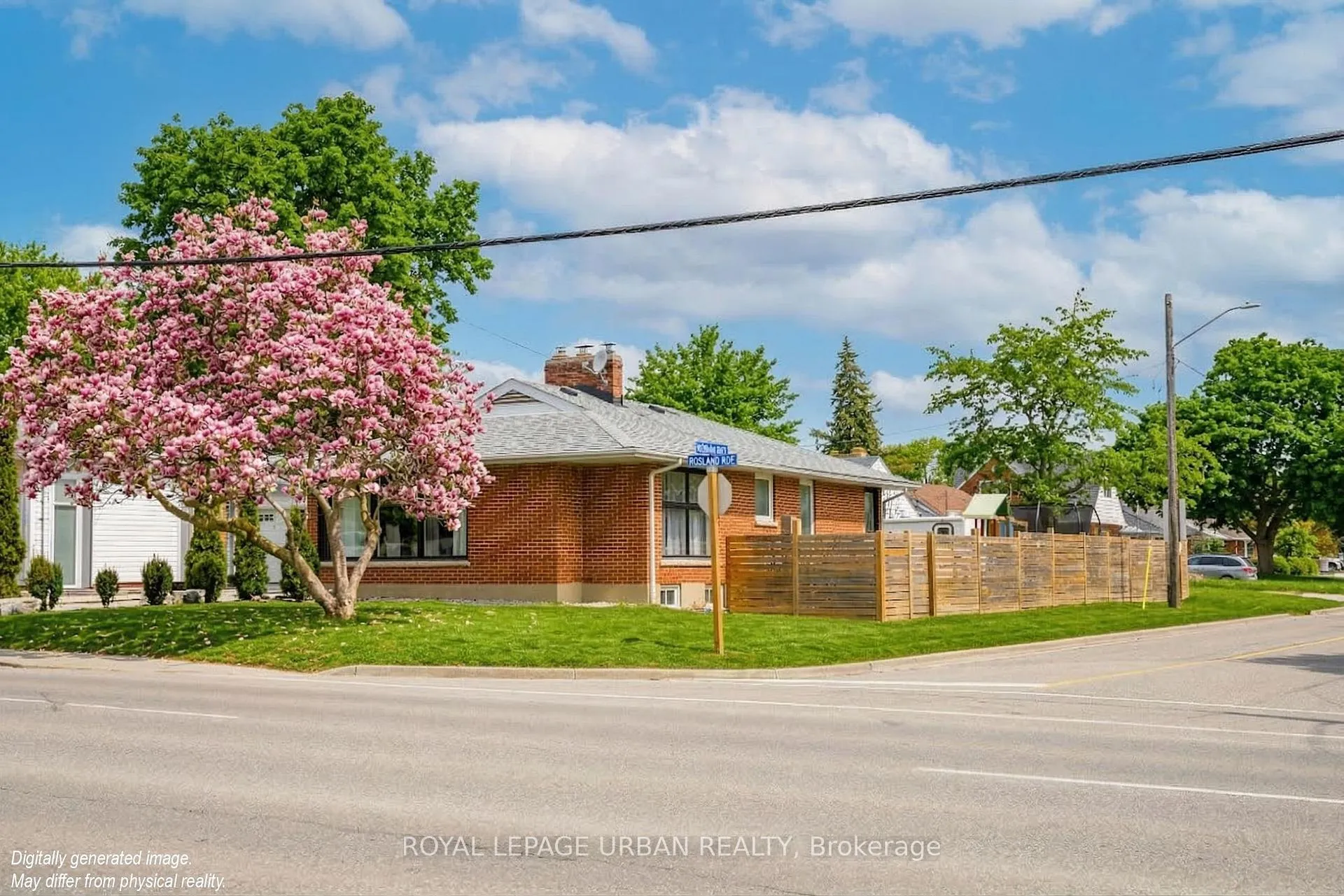 Photo 4 of 92 Rossland Road E, Oshawa, Centennial — HOMEH
