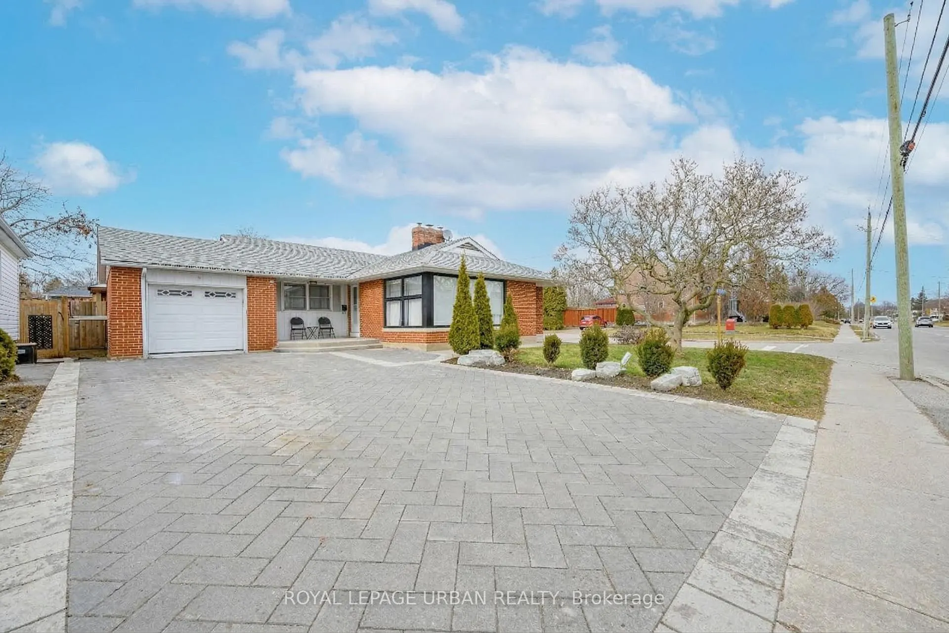 Photo 7 of 92 Rossland Road E, Oshawa, Centennial — HOMEH