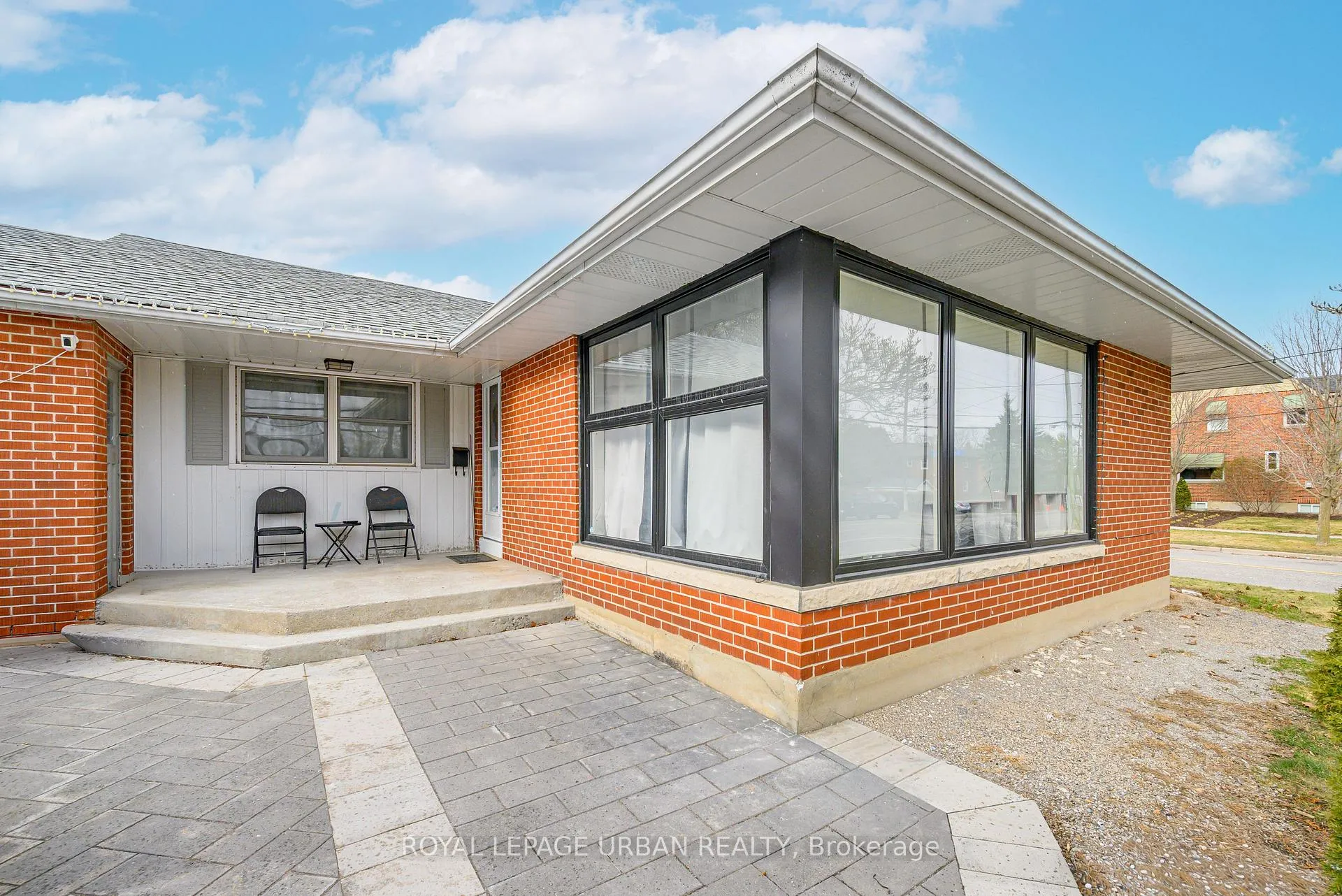 Photo 9 of 92 Rossland Road E, Oshawa, Centennial — HOMEH