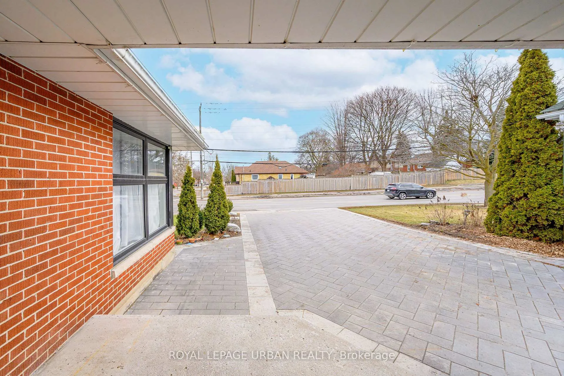 Photo 12 of 92 Rossland Road E, Oshawa, Centennial — HOMEH