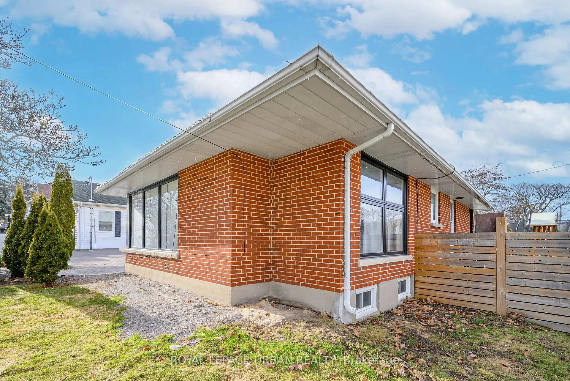 Photo 13 of 92 Rossland Road E, Oshawa, Centennial — HOMEH