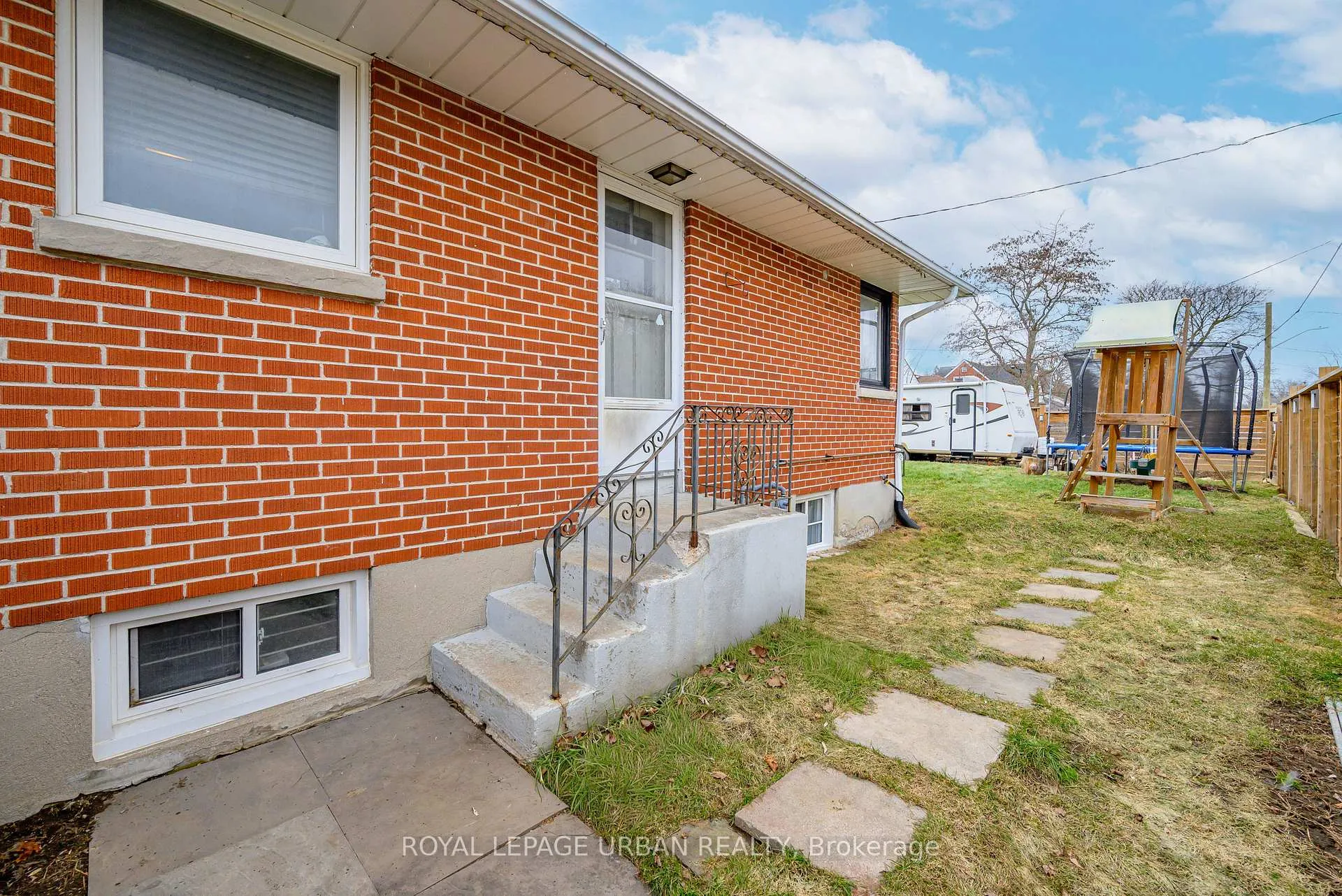 Photo 14 of 92 Rossland Road E, Oshawa, Centennial — HOMEH