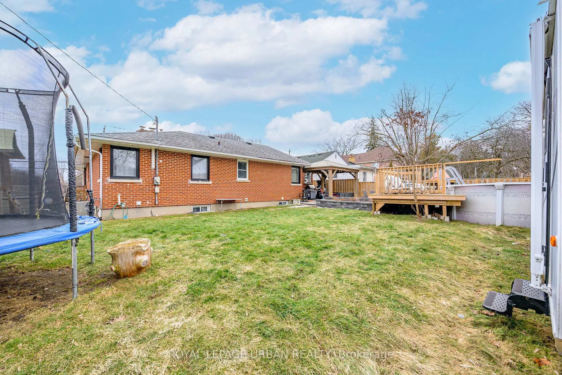 Photo 17 of 92 Rossland Road E, Oshawa, Centennial — HOMEH