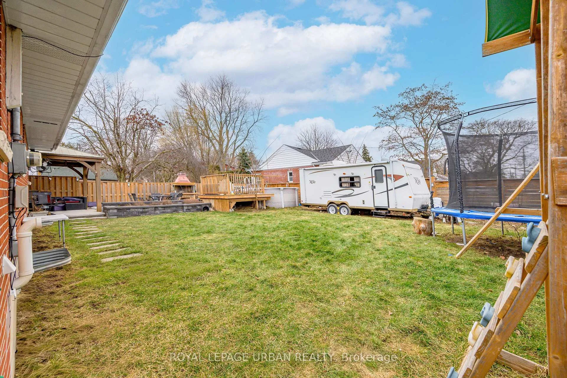 Photo 19 of 92 Rossland Road E, Oshawa, Centennial — HOMEH