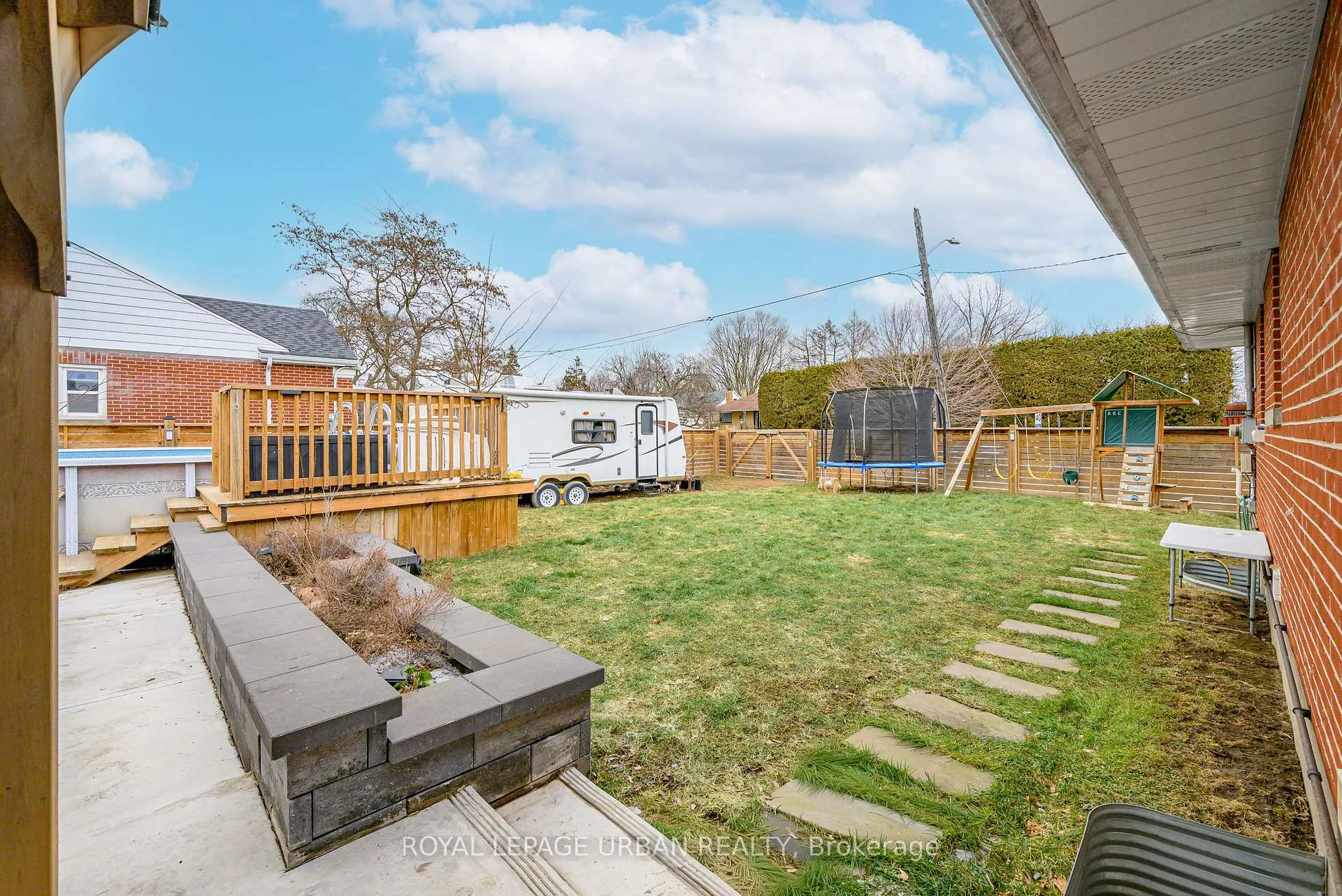 Photo 23 of 92 Rossland Road E, Oshawa, Centennial — HOMEH