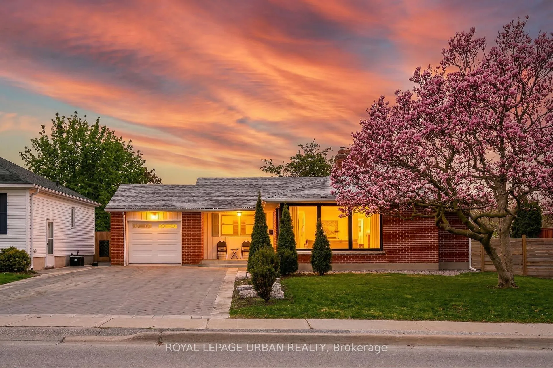 Photo 32 of 92 Rossland Road E, Oshawa, Centennial — HOMEH