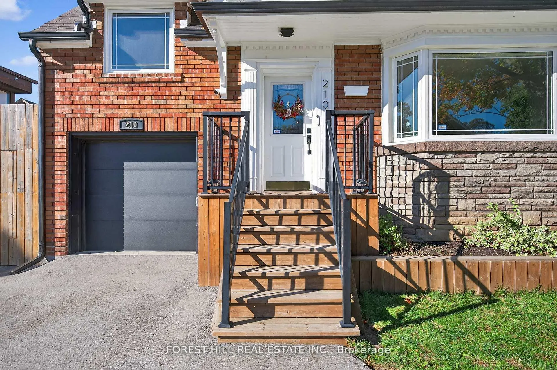 Photo 2 of 210 Kendal Avenue, Oshawa, O'Neill — HOMEH