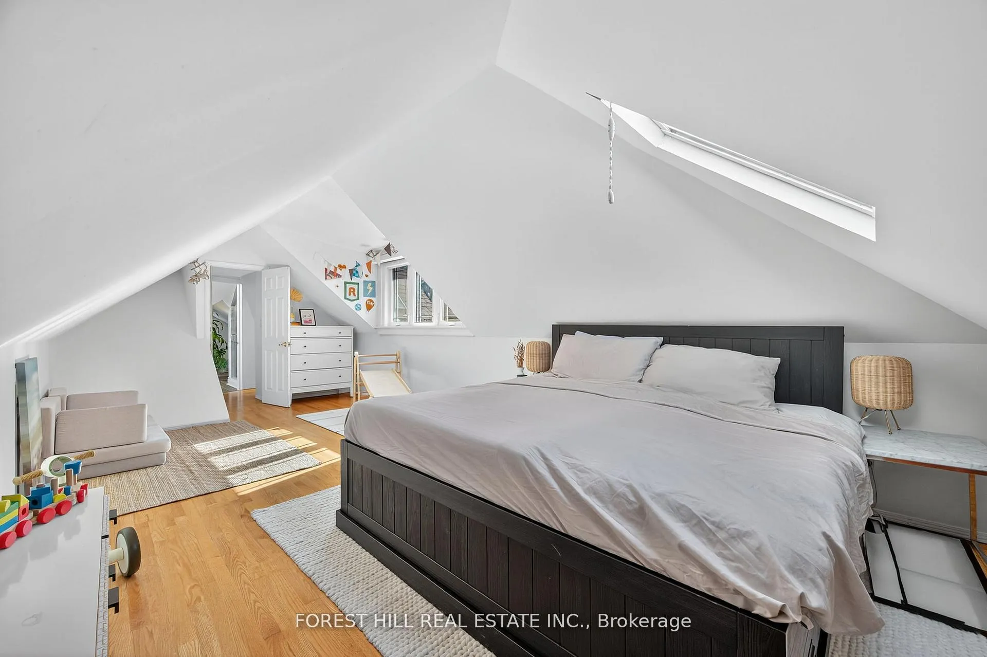 Photo 18 of 210 Kendal Avenue, Oshawa, O'Neill — HOMEH