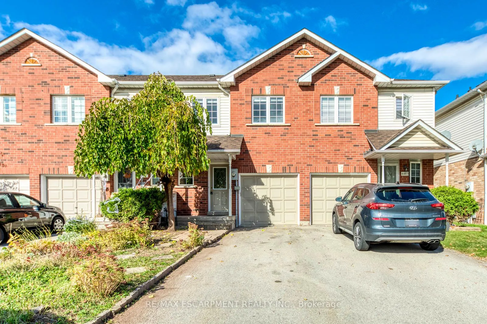 Photo 1 of 4401 Peter Drive, Burlington, Shoreacres — HOMEH