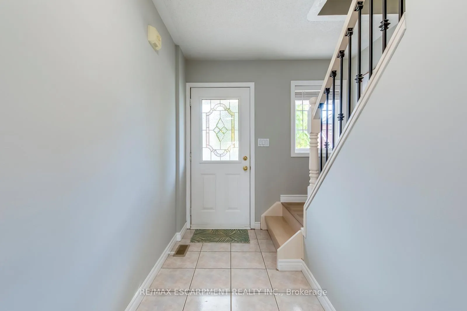 Photo 4 of 4401 Peter Drive, Burlington, Shoreacres — HOMEH
