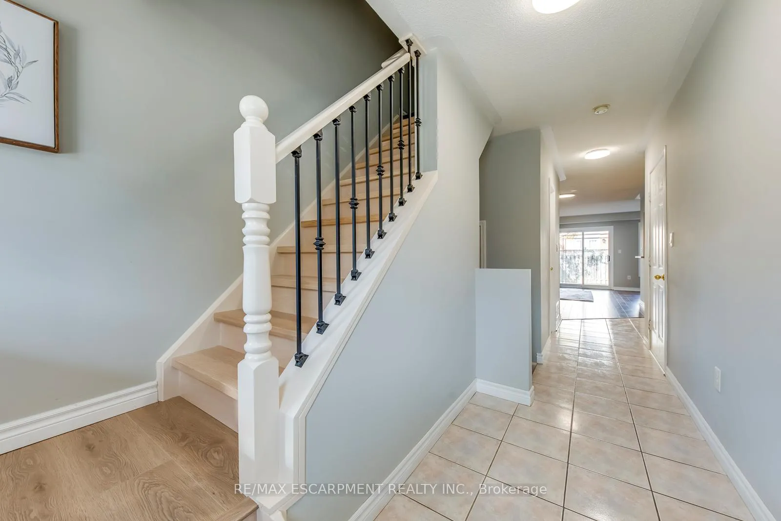 Photo 5 of 4401 Peter Drive, Burlington, Shoreacres — HOMEH