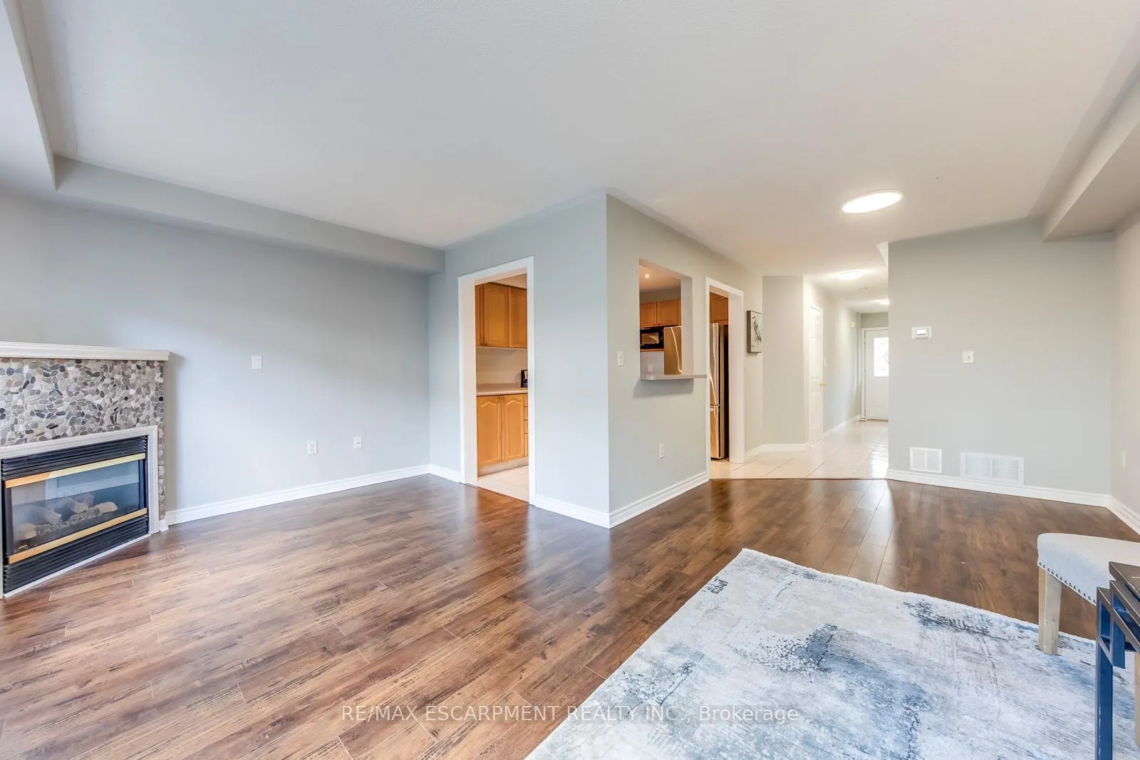 Photo 9 of 4401 Peter Drive, Burlington, Shoreacres — HOMEH