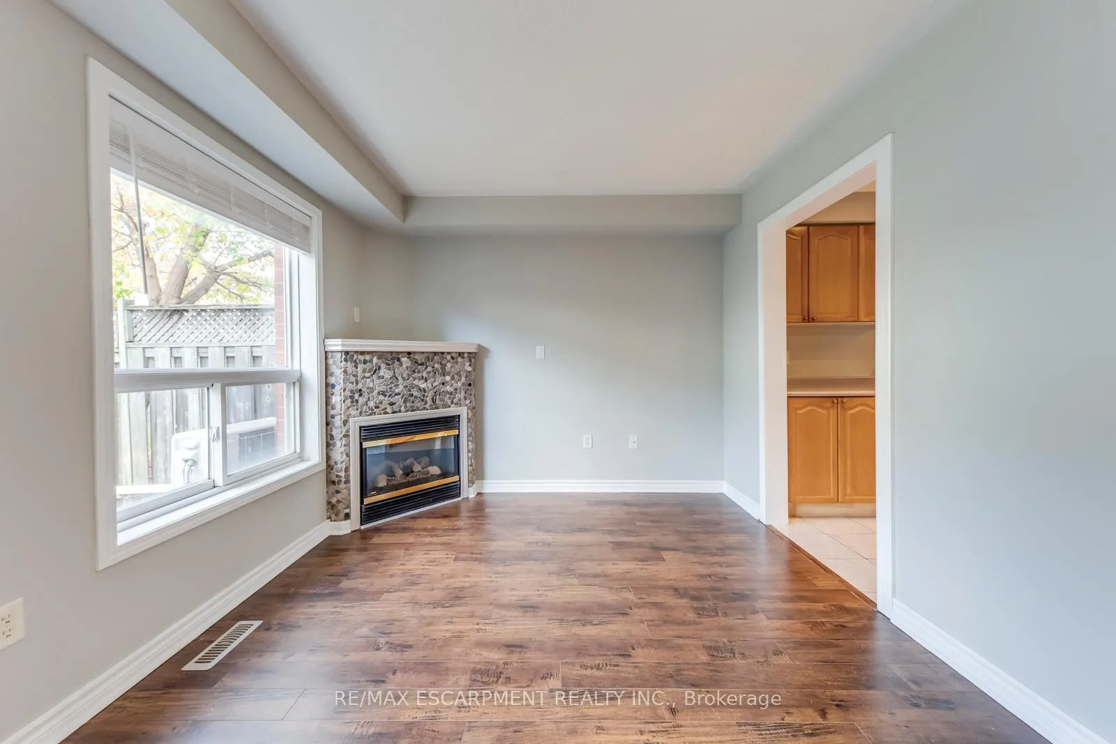 Photo 13 of 4401 Peter Drive, Burlington, Shoreacres — HOMEH
