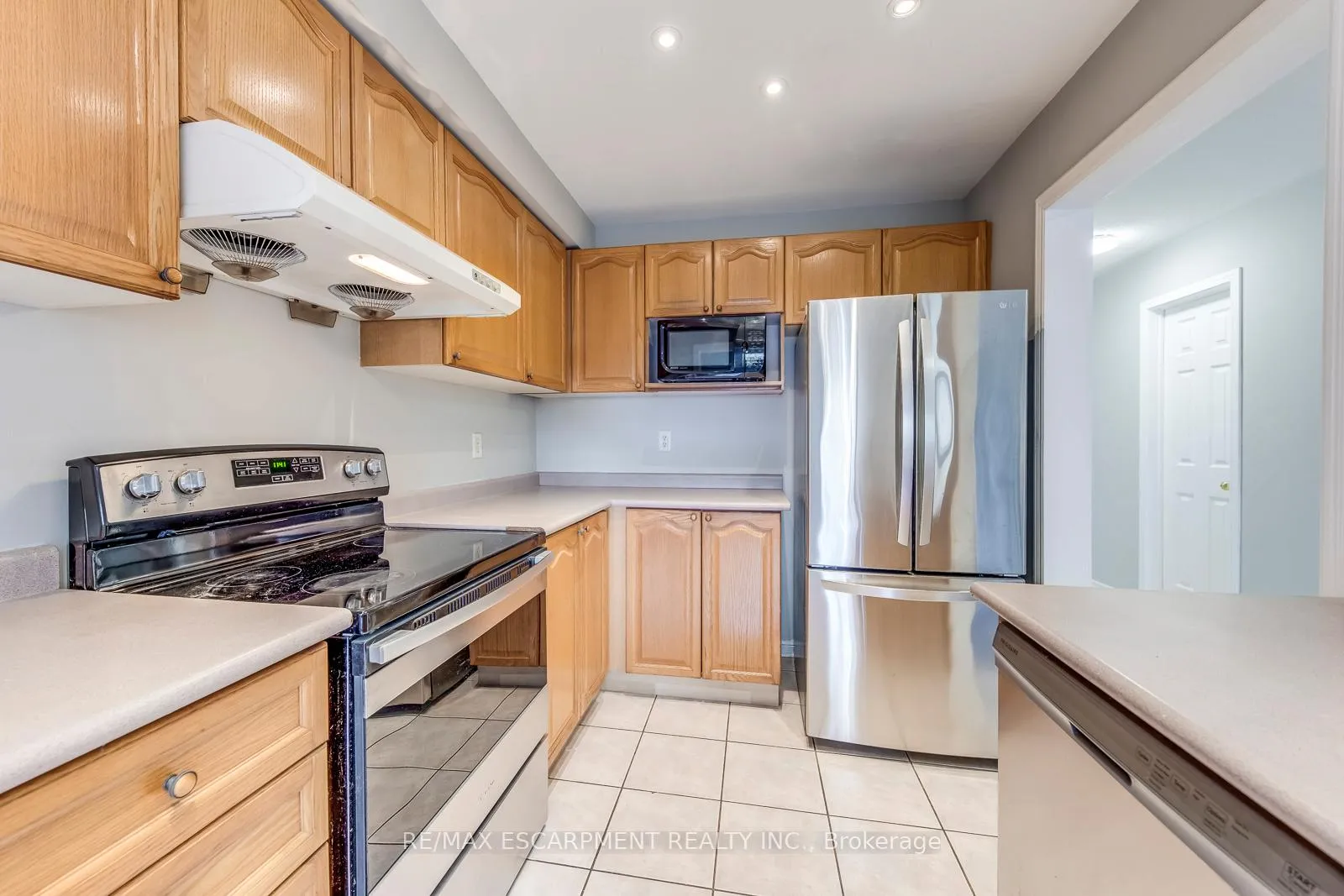 Photo 16 of 4401 Peter Drive, Burlington, Shoreacres — HOMEH