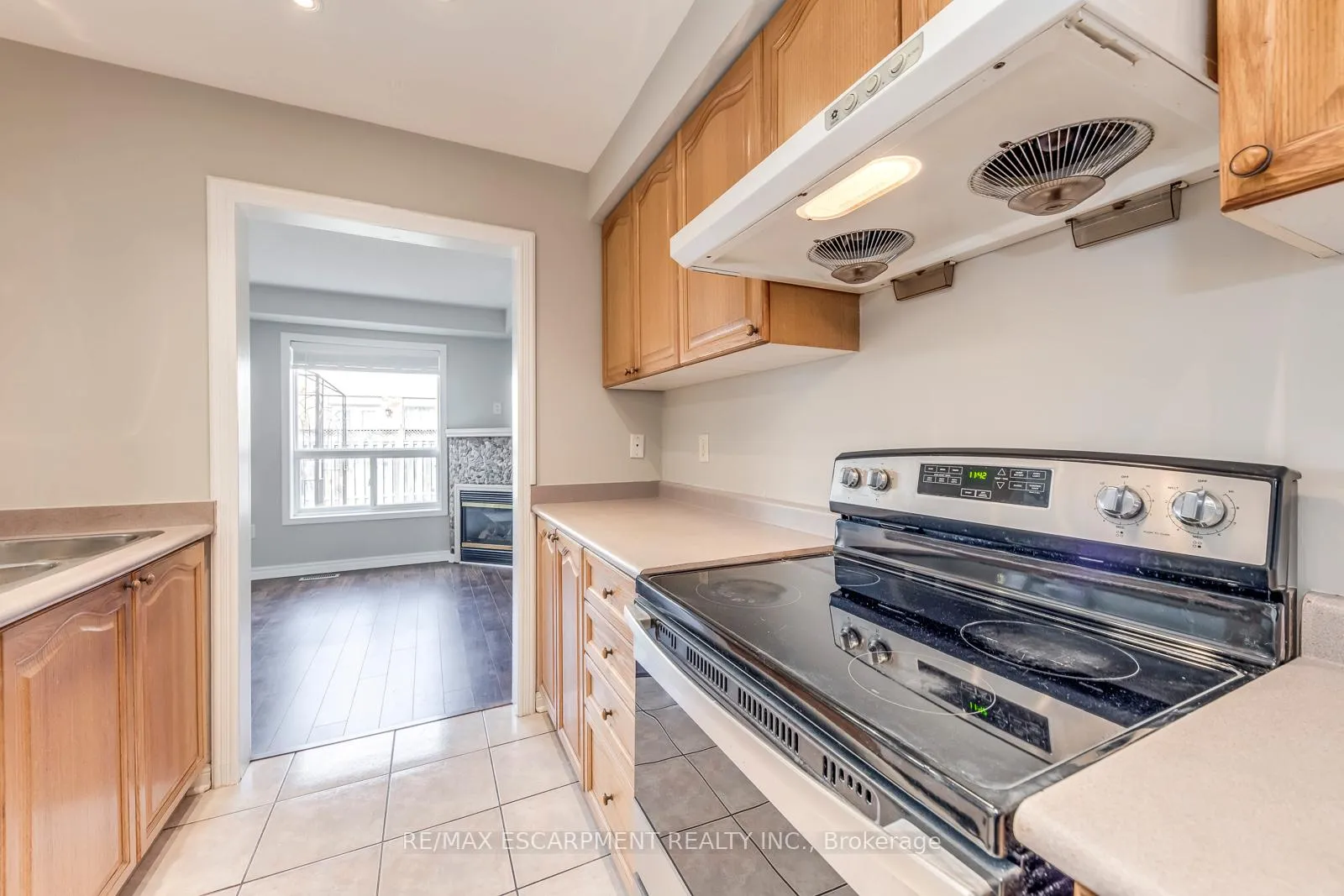 Photo 18 of 4401 Peter Drive, Burlington, Shoreacres — HOMEH