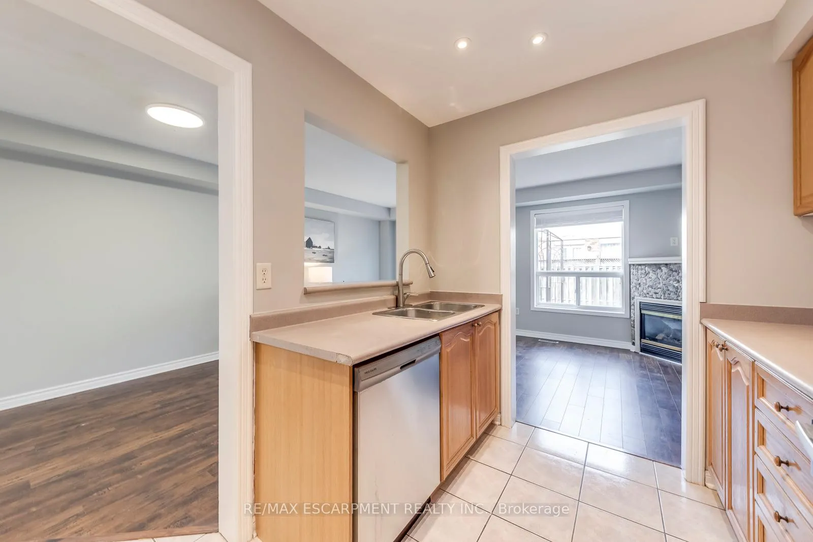 Photo 19 of 4401 Peter Drive, Burlington, Shoreacres — HOMEH
