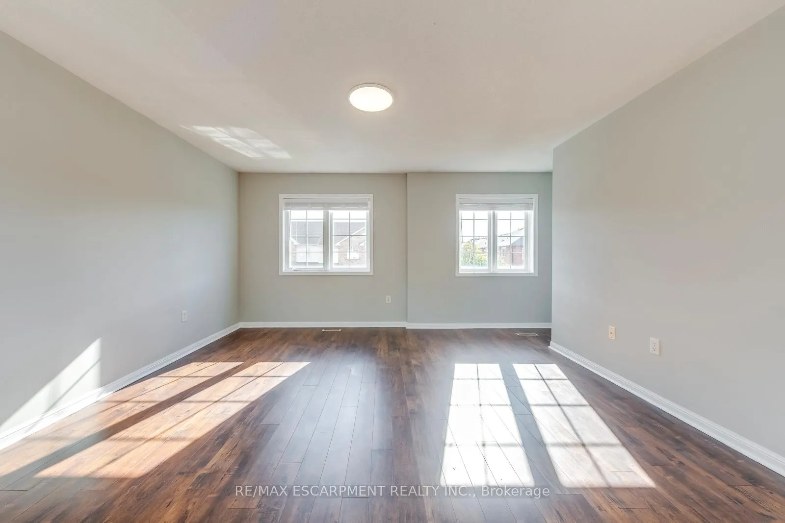 Photo 22 of 4401 Peter Drive, Burlington, Shoreacres — HOMEH