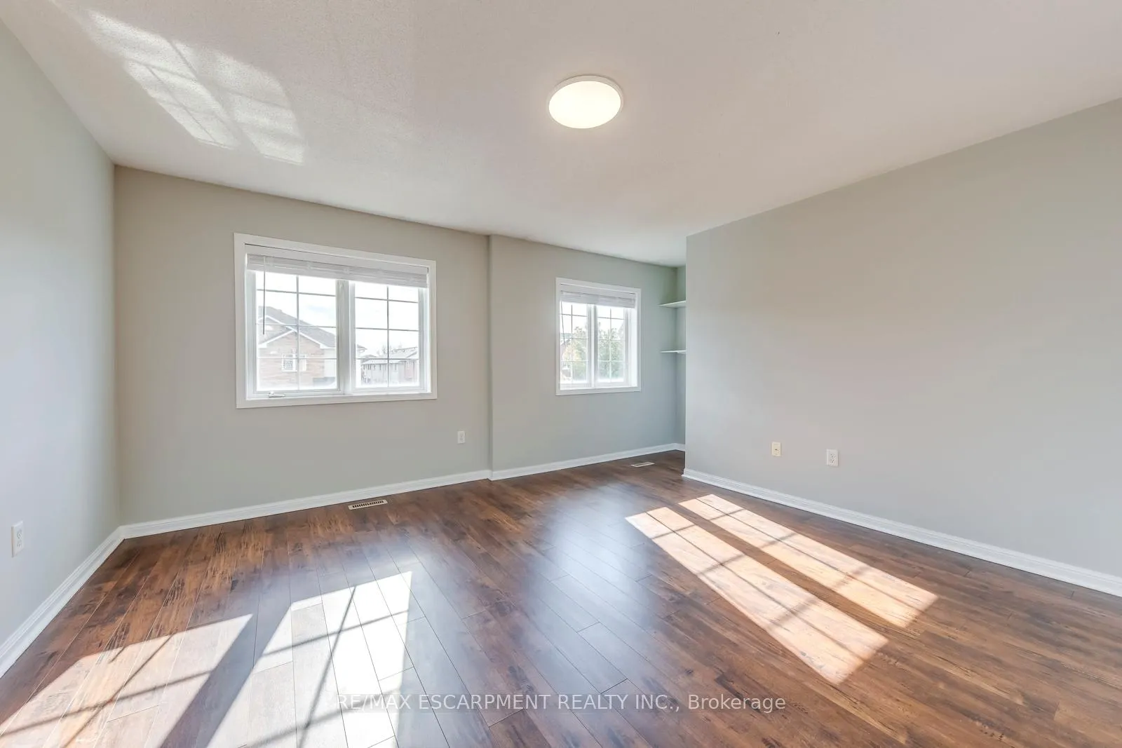 Photo 23 of 4401 Peter Drive, Burlington, Shoreacres — HOMEH