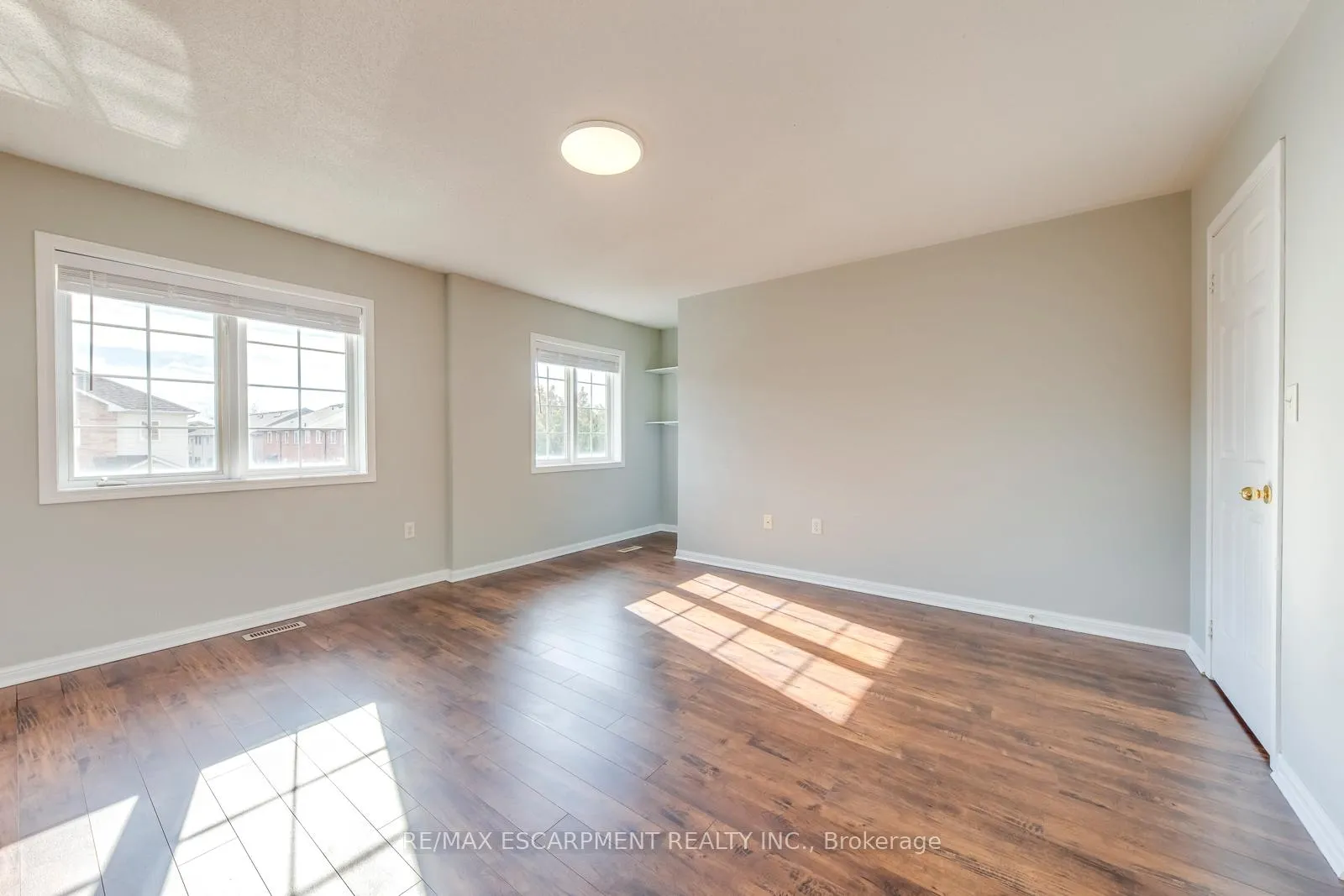Photo 24 of 4401 Peter Drive, Burlington, Shoreacres — HOMEH