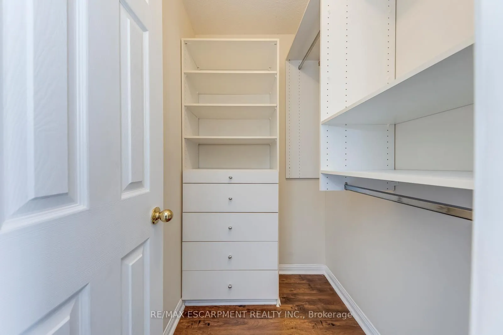 Photo 25 of 4401 Peter Drive, Burlington, Shoreacres — HOMEH