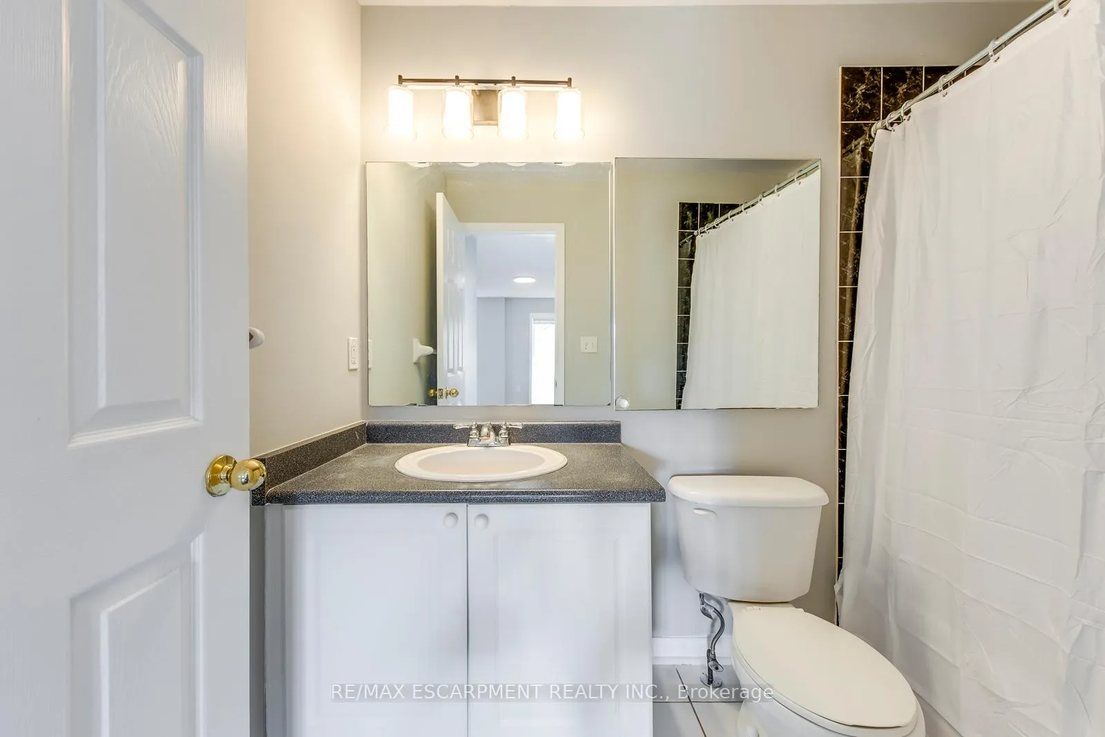 Photo 26 of 4401 Peter Drive, Burlington, Shoreacres — HOMEH
