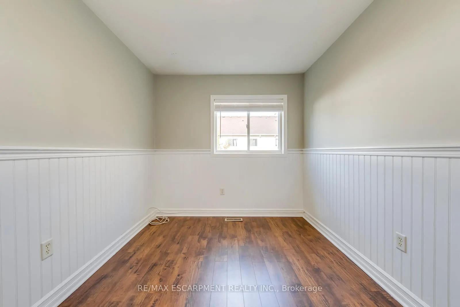 Photo 28 of 4401 Peter Drive, Burlington, Shoreacres — HOMEH