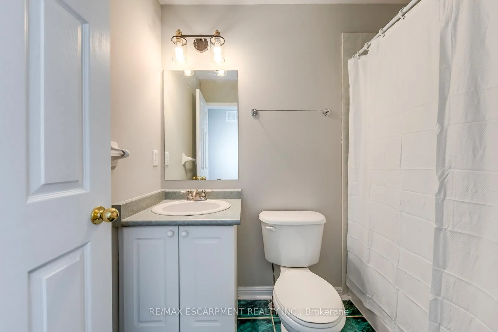 Photo 31 of 4401 Peter Drive, Burlington, Shoreacres — HOMEH