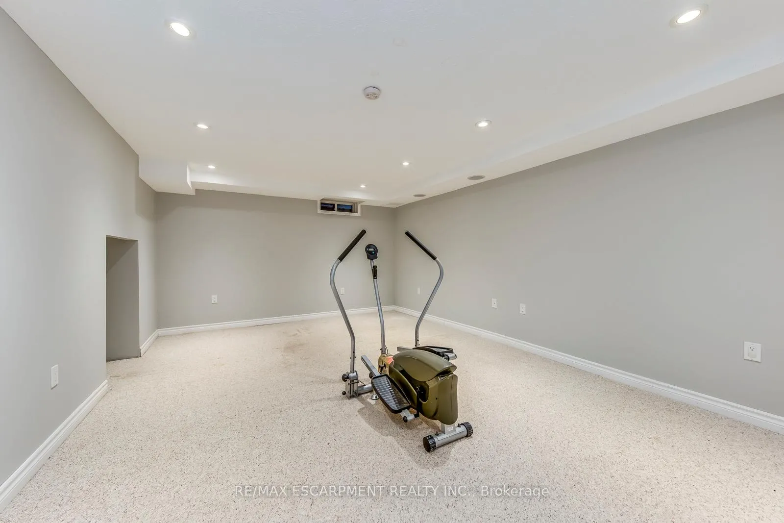 Photo 33 of 4401 Peter Drive, Burlington, Shoreacres — HOMEH