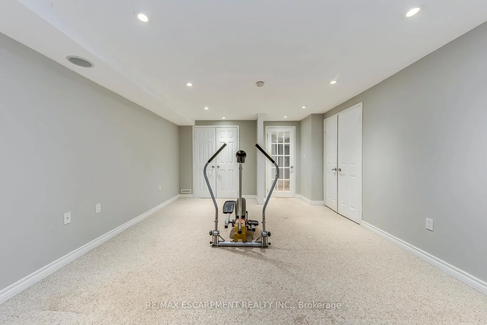 Photo 34 of 4401 Peter Drive, Burlington, Shoreacres — HOMEH
