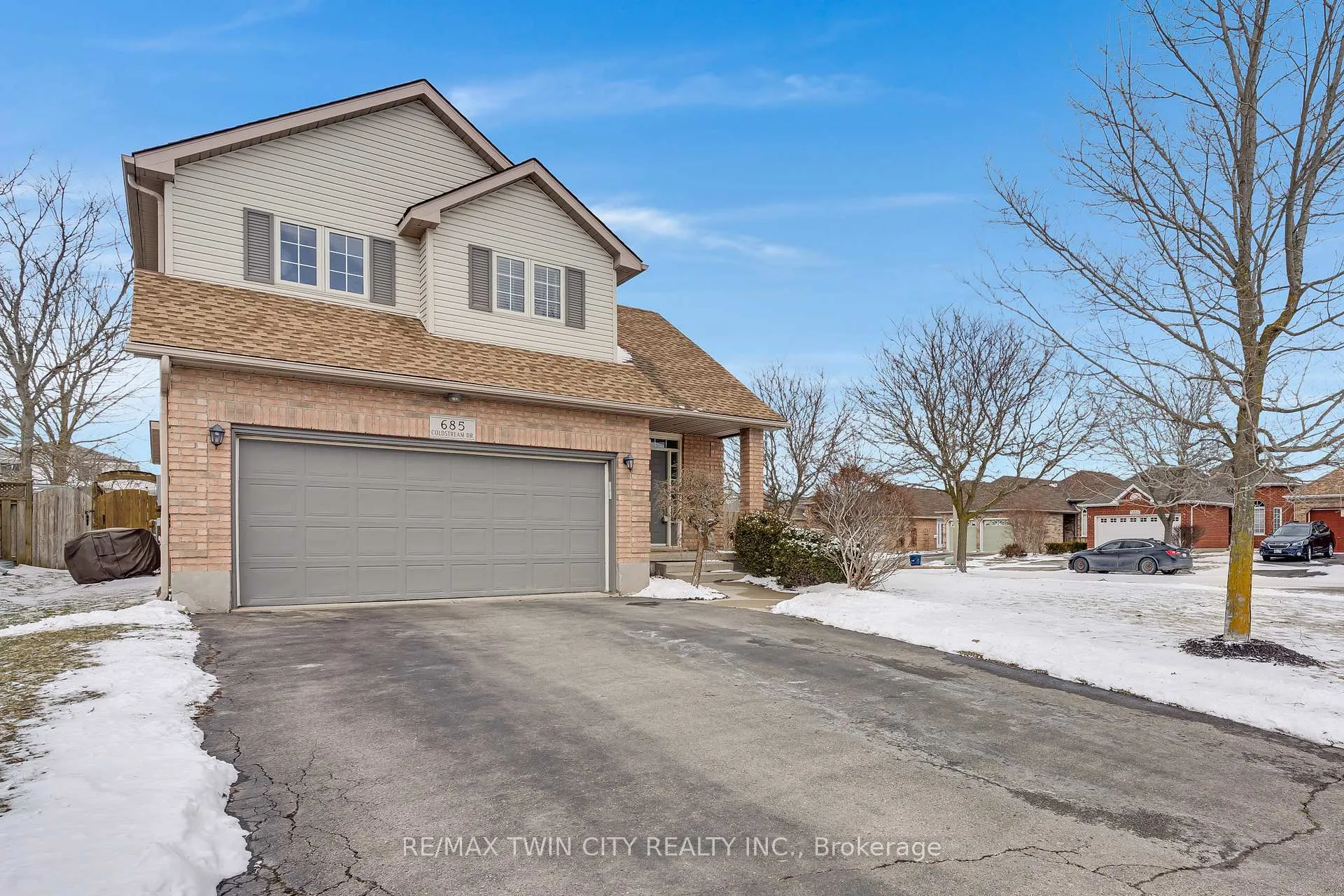 Photo 1 of 685 Coldstream Drive W, Waterloo — HOMEH