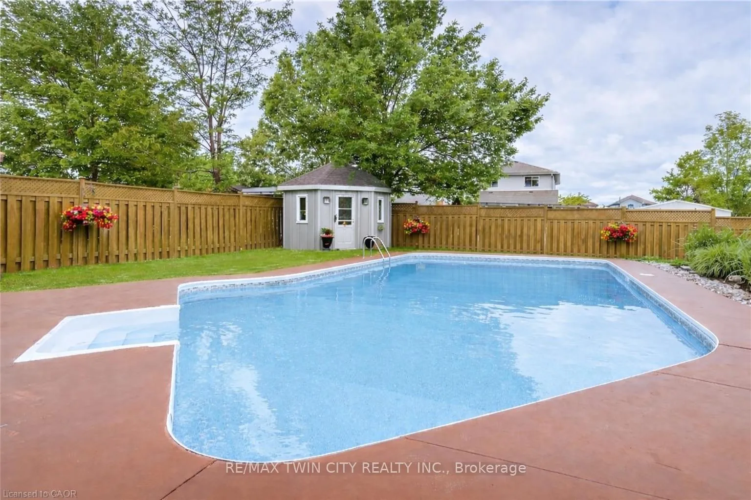 Photo 3 of 685 Coldstream Drive W, Waterloo — HOMEH