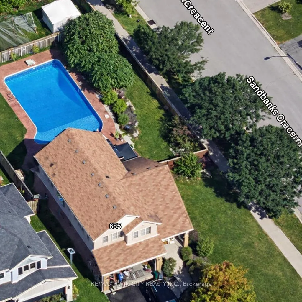 Photo 4 of 685 Coldstream Drive W, Waterloo — HOMEH