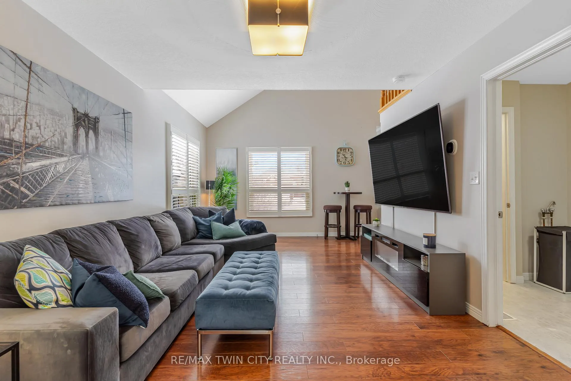 Photo 8 of 685 Coldstream Drive W, Waterloo — HOMEH