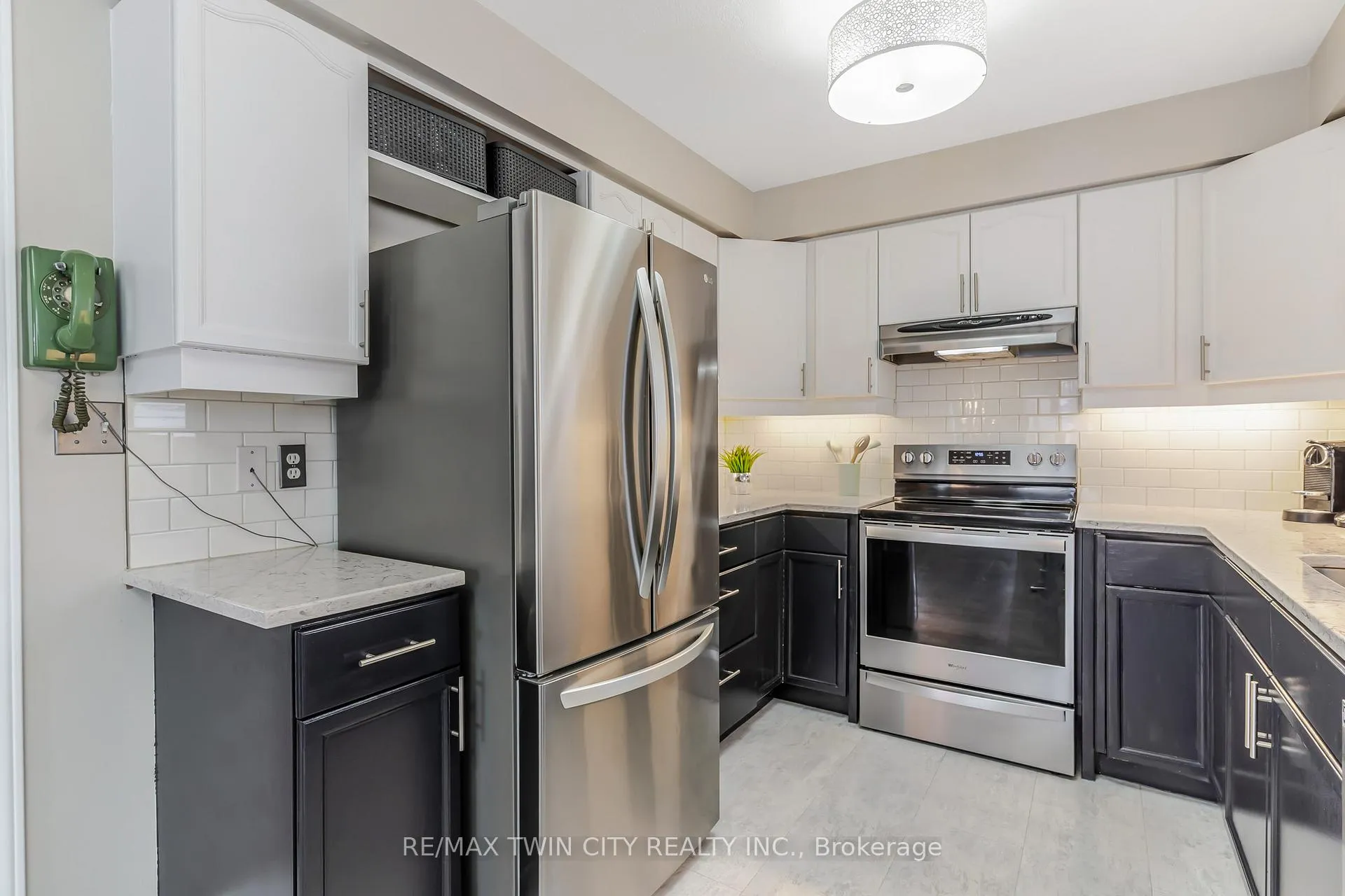 Photo 9 of 685 Coldstream Drive W, Waterloo — HOMEH