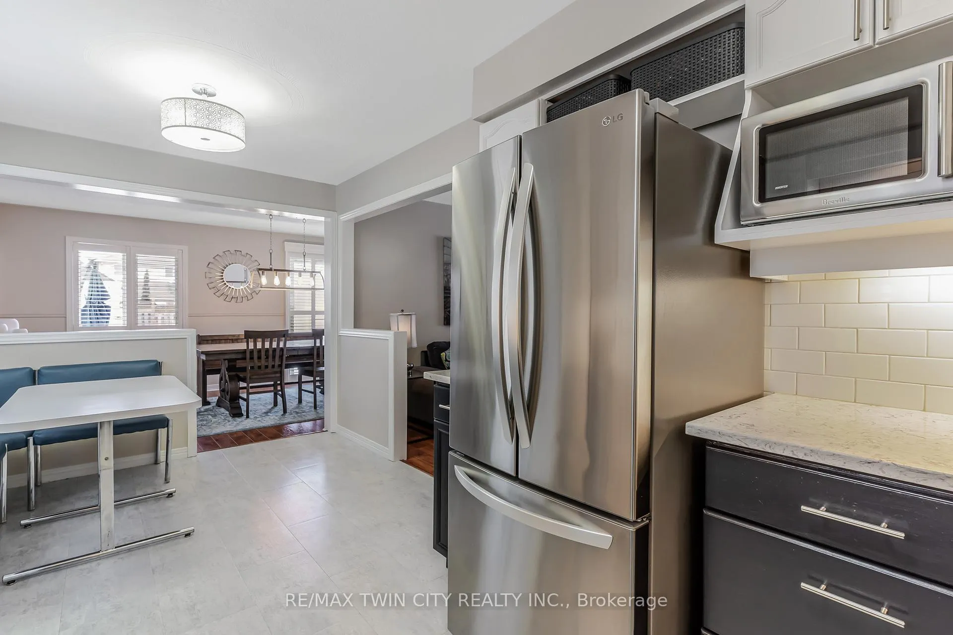 Photo 10 of 685 Coldstream Drive W, Waterloo — HOMEH