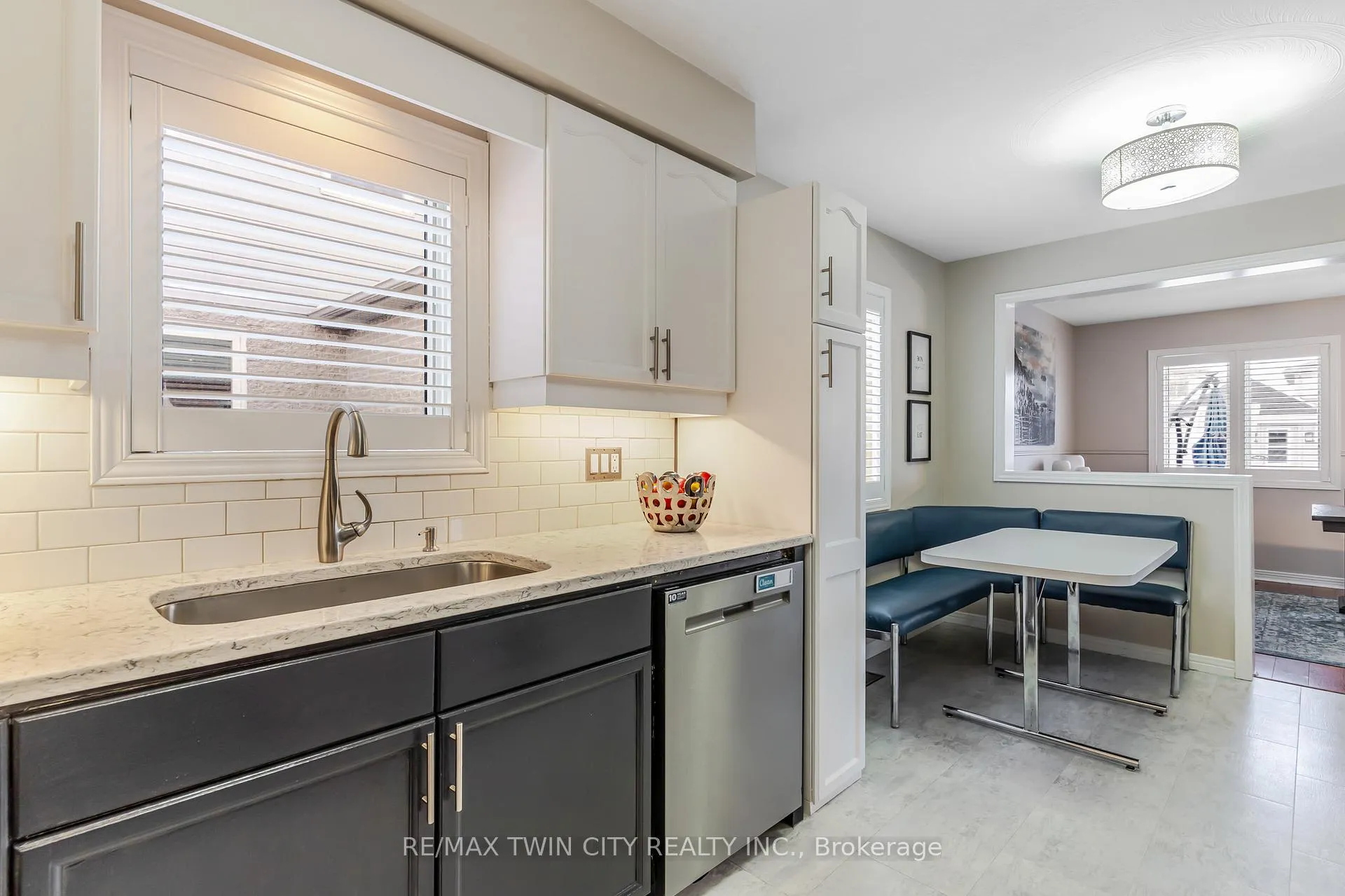 Photo 11 of 685 Coldstream Drive W, Waterloo — HOMEH